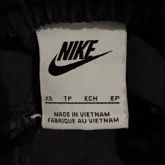 Nike - Picture 3 of 3